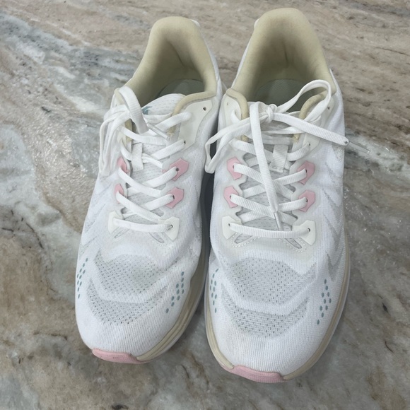 Avia Women's Size 8 Athletic Shoes - Picture 2 of 4